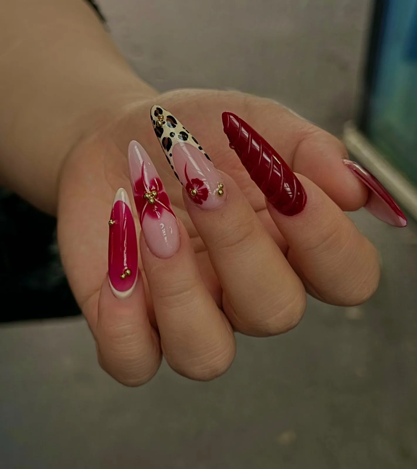 Kirsch-Leoparden Nail Art von COCO Nails & Beauty Horgen
