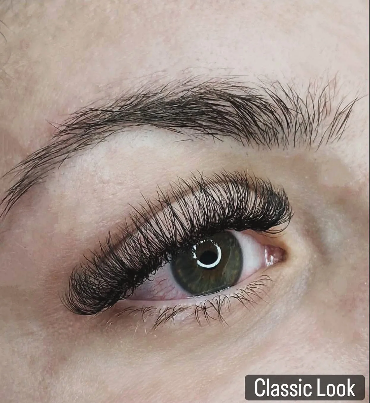 Klassische Wimpern von COCO Nails & Beauty Horgen