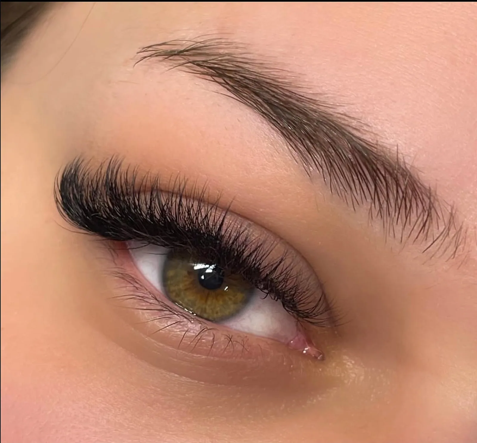 Natürliches Volumen von COCO Nails & Beauty Horgen