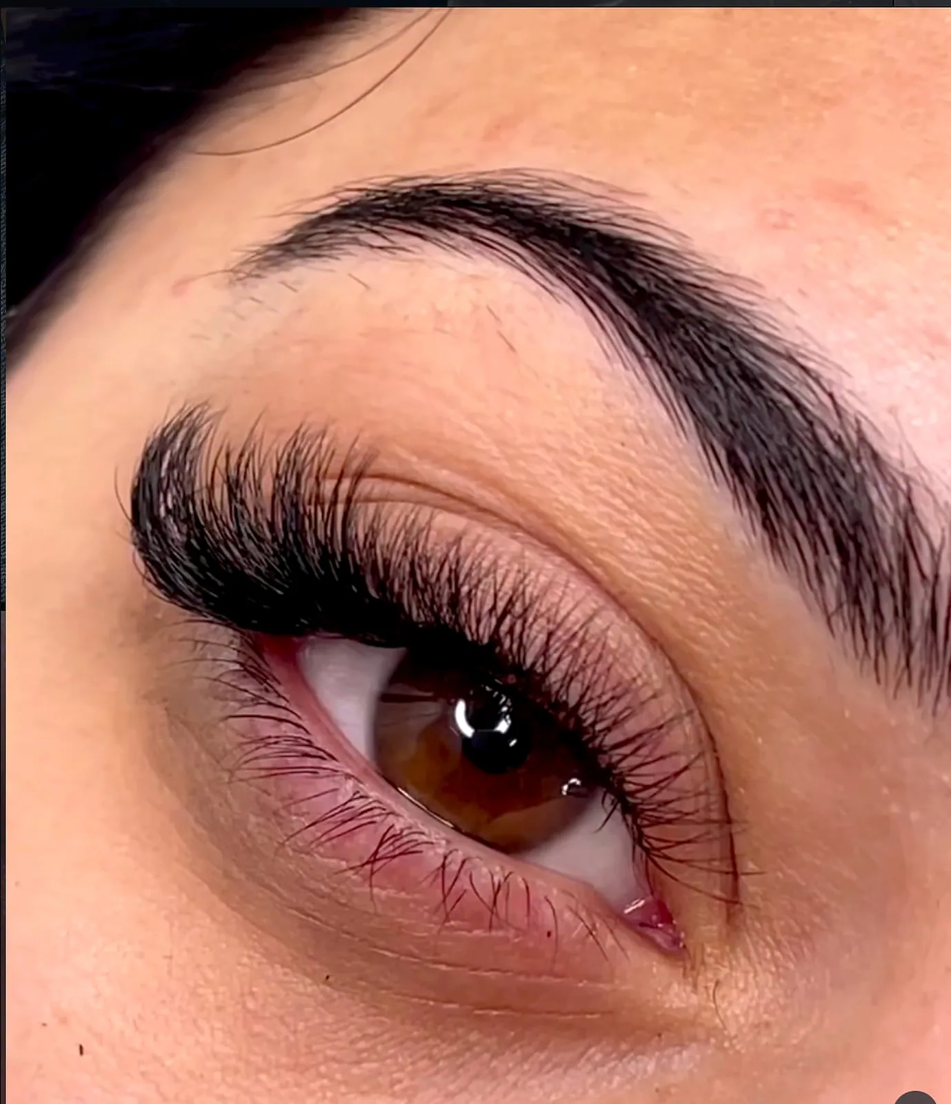 Rosé Volumen-Wimpern von COCO Nails & Beauty Horgen