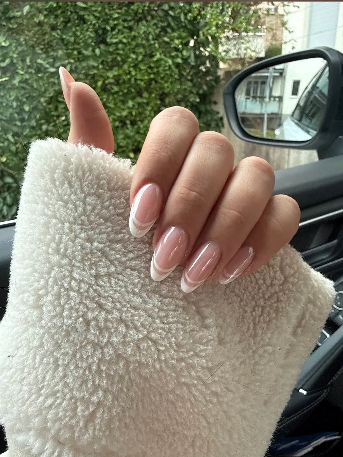 Soft Almond Maniküre von COCO Nails & Beauty Horgen
